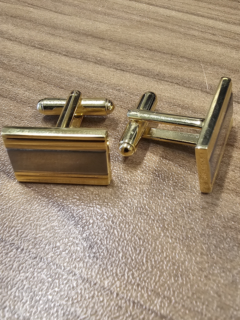 Gold-Tone Rectangular Men’s Cufflinks with Brown Inlay